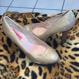 Size 9 Betsy Johnson high heels